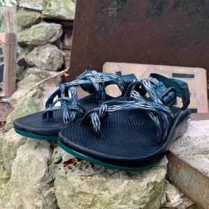 Chacos size 7 Wide in Angular Teal